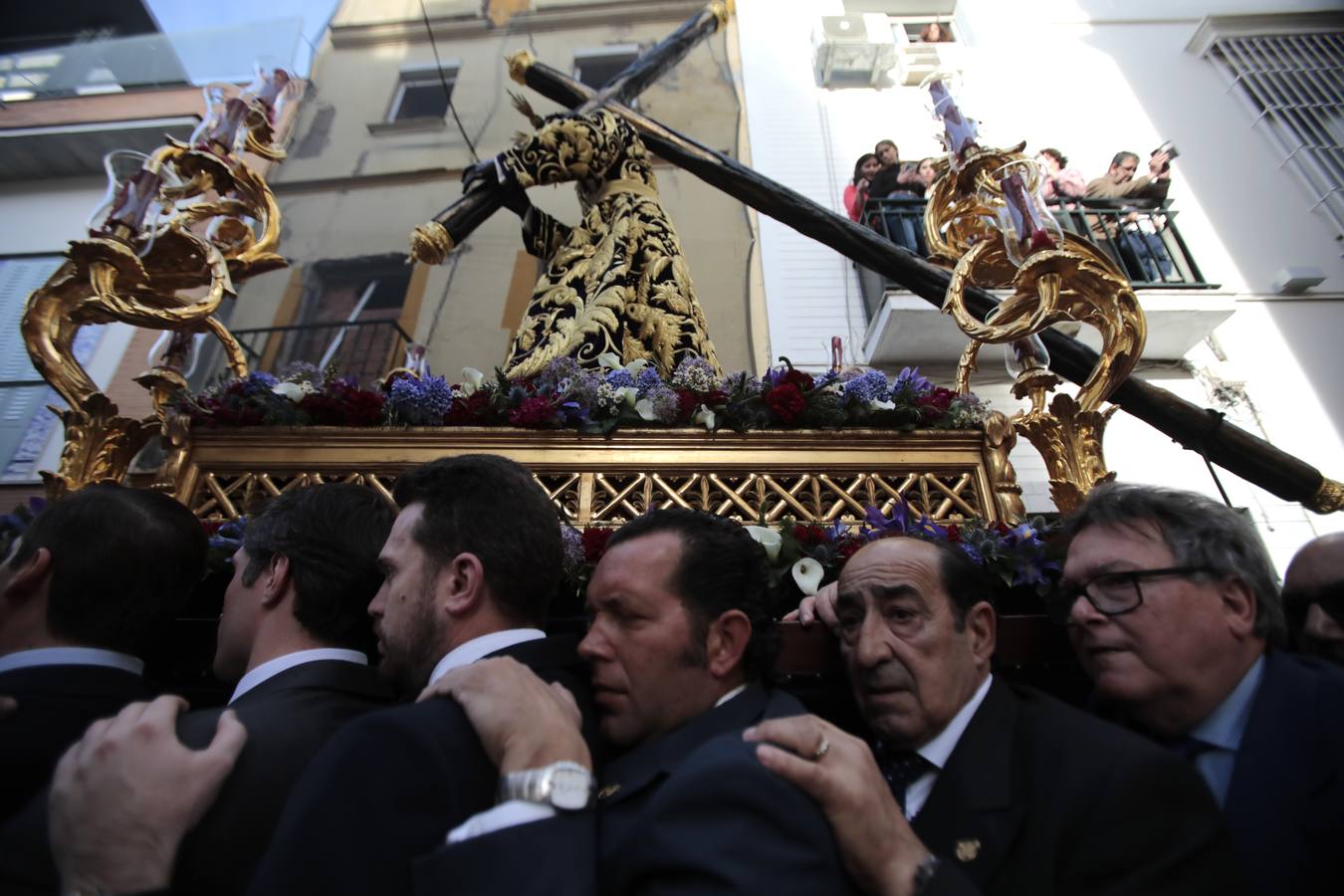 El Vía Crucis del Consejo de Hermandades y Cofradías de Sevilla, en imágenes