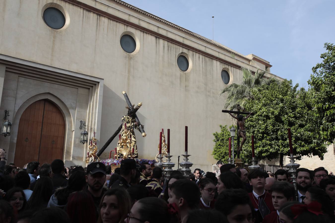 El Vía Crucis del Consejo de Hermandades y Cofradías de Sevilla, en imágenes