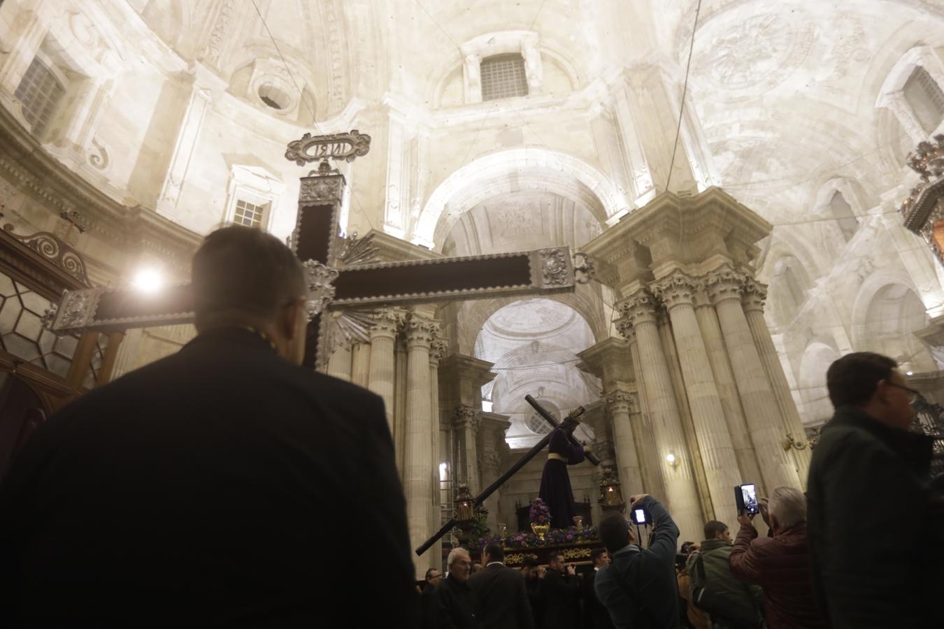 FOTOS: El Señor de Sanidad abre la Cuaresma 2020 en Cádiz