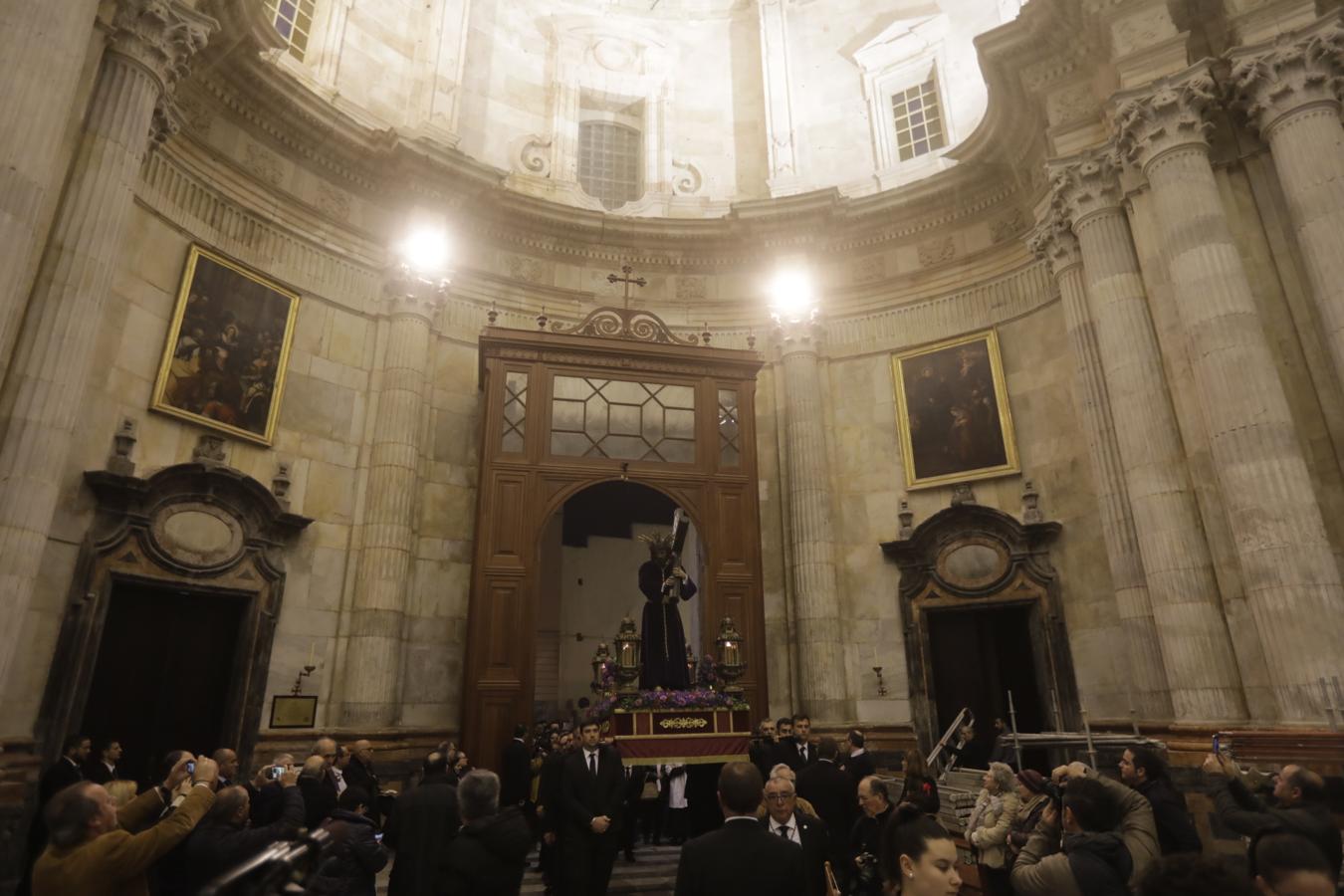 FOTOS: El Señor de Sanidad abre la Cuaresma 2020 en Cádiz