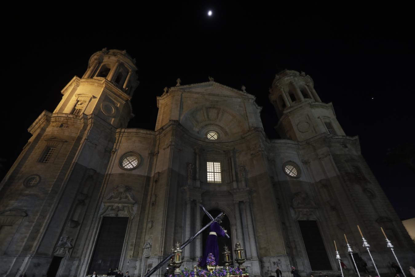 FOTOS: El Señor de Sanidad abre la Cuaresma 2020 en Cádiz