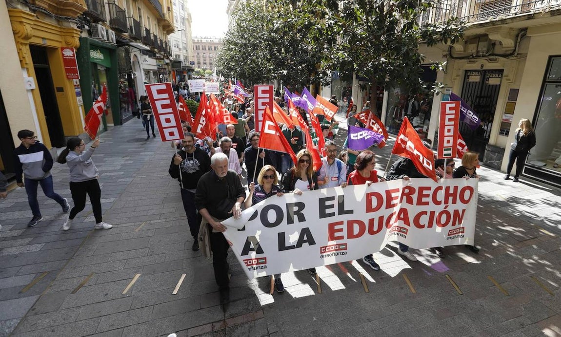 La manifestación en Córdoba contra el decreto de escolarización, en imágenes
