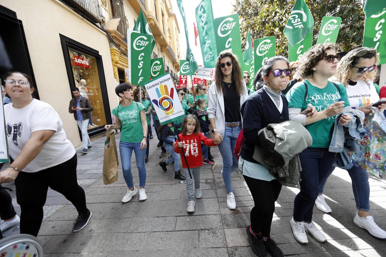 La manifestación en Córdoba contra el decreto de escolarización, en imágenes