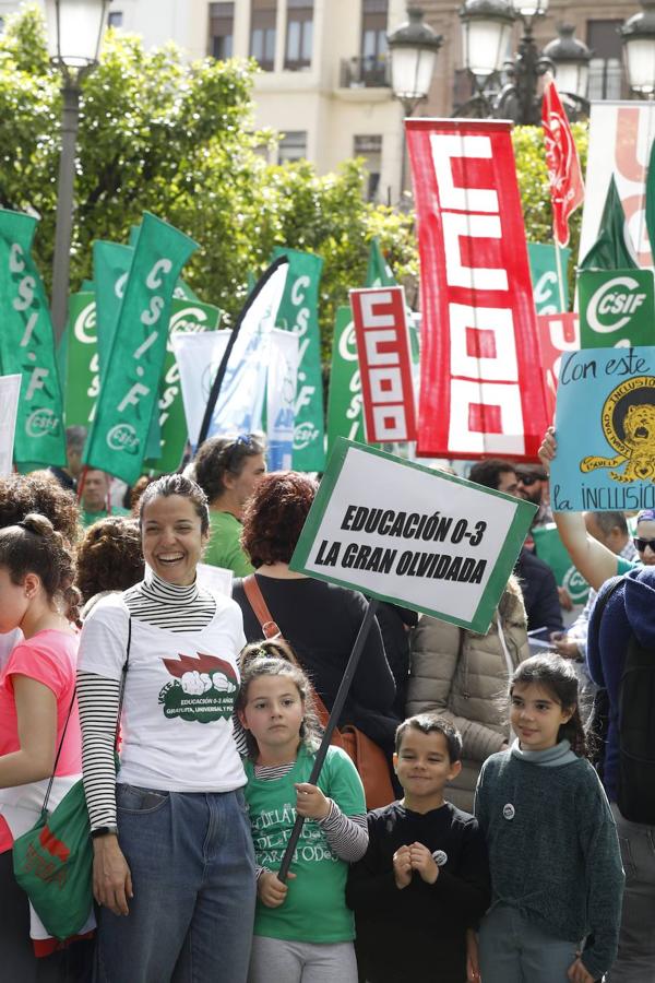 La manifestación en Córdoba contra el decreto de escolarización, en imágenes