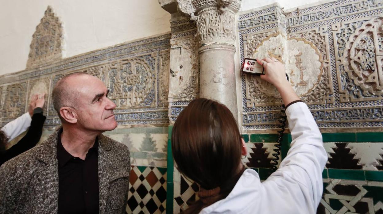 Visita a los trabajos de restauración de las yeserías del Real Alcázar