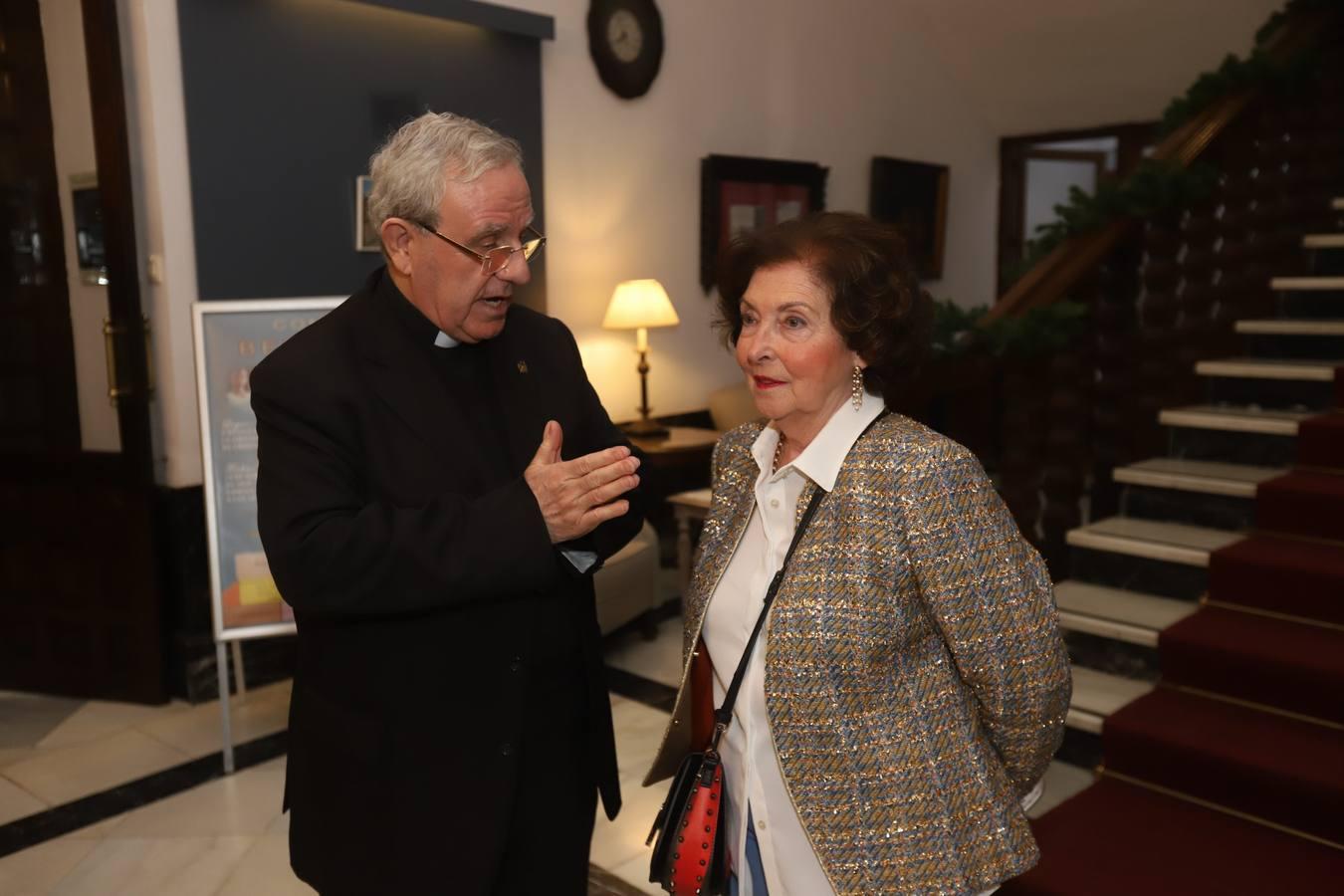 La conferencia de Ángeles Raya en El Templo de Córdoba, en imágenes