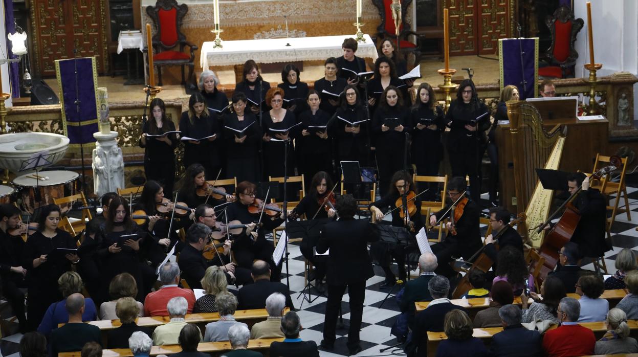 El concierto de la Orquesta y Coro de la Catedral de Córdoba en la Trinidad, en imágenes