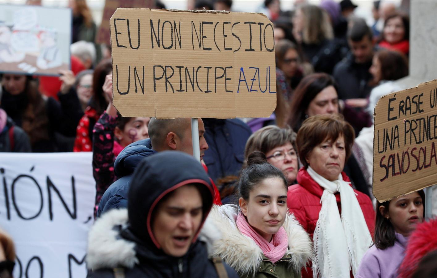 Vista general de la manifestación por el Día de la Mujer en Lugo. 