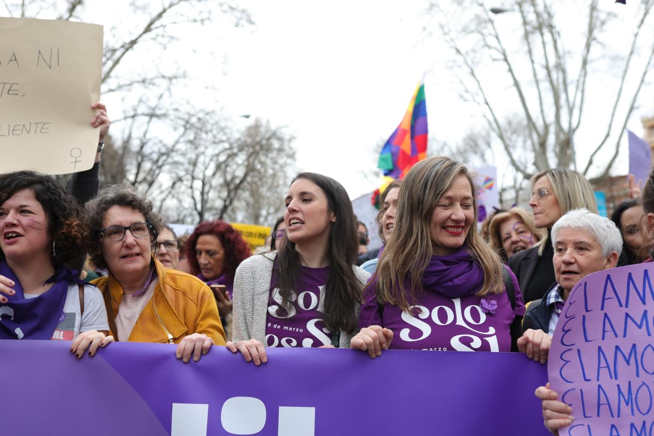 La ministra de Igualadad, Irene Montero (centro), en la manifestación del 8M en Madrid. 