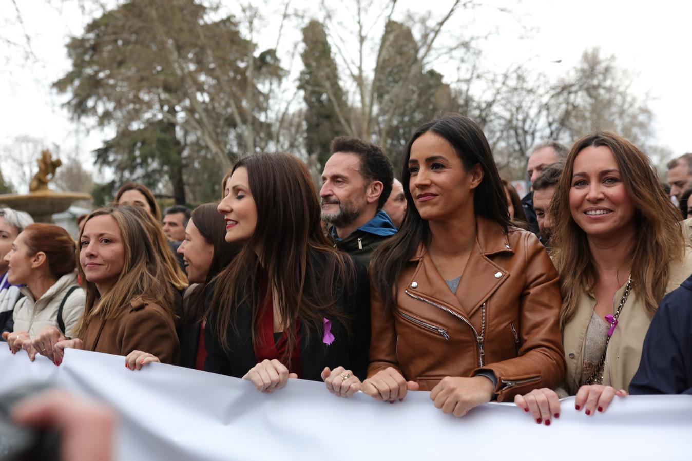 La vicealcaldesa de Madrid, Begoña Villacís, y la jefa de la oposición del Parlamento de Cataluña, Lorena Roldán, en la manifestación del 8M.. 