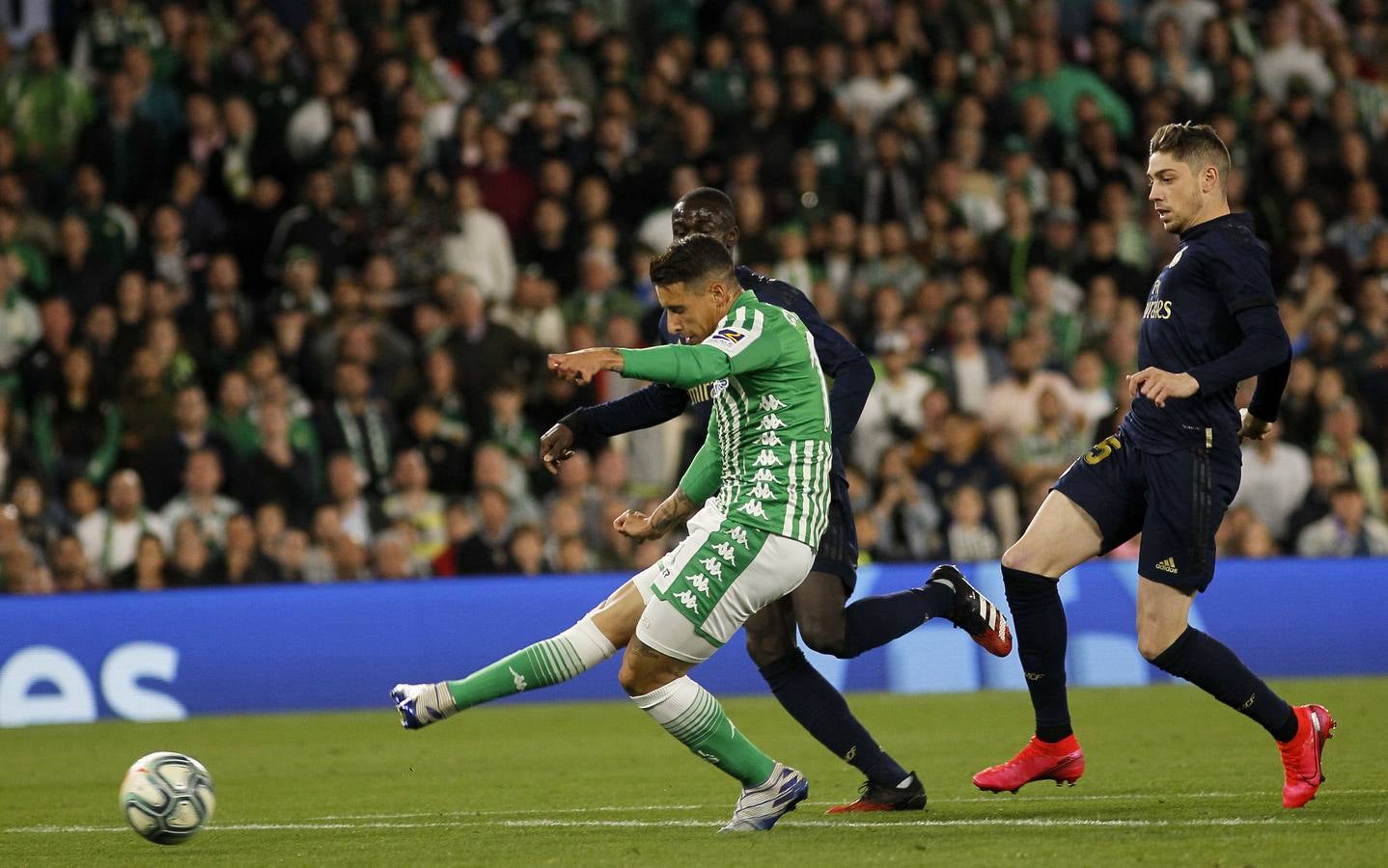 Las mejores imágenes de la victoria del Betis ante el Real Madrid en el Villamarín (2-1)