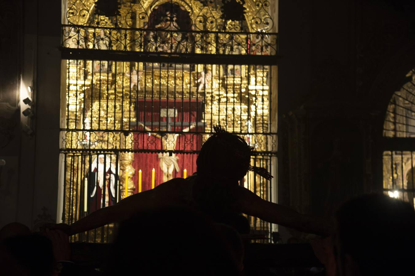 Vía crucis y traslado de Montserrat