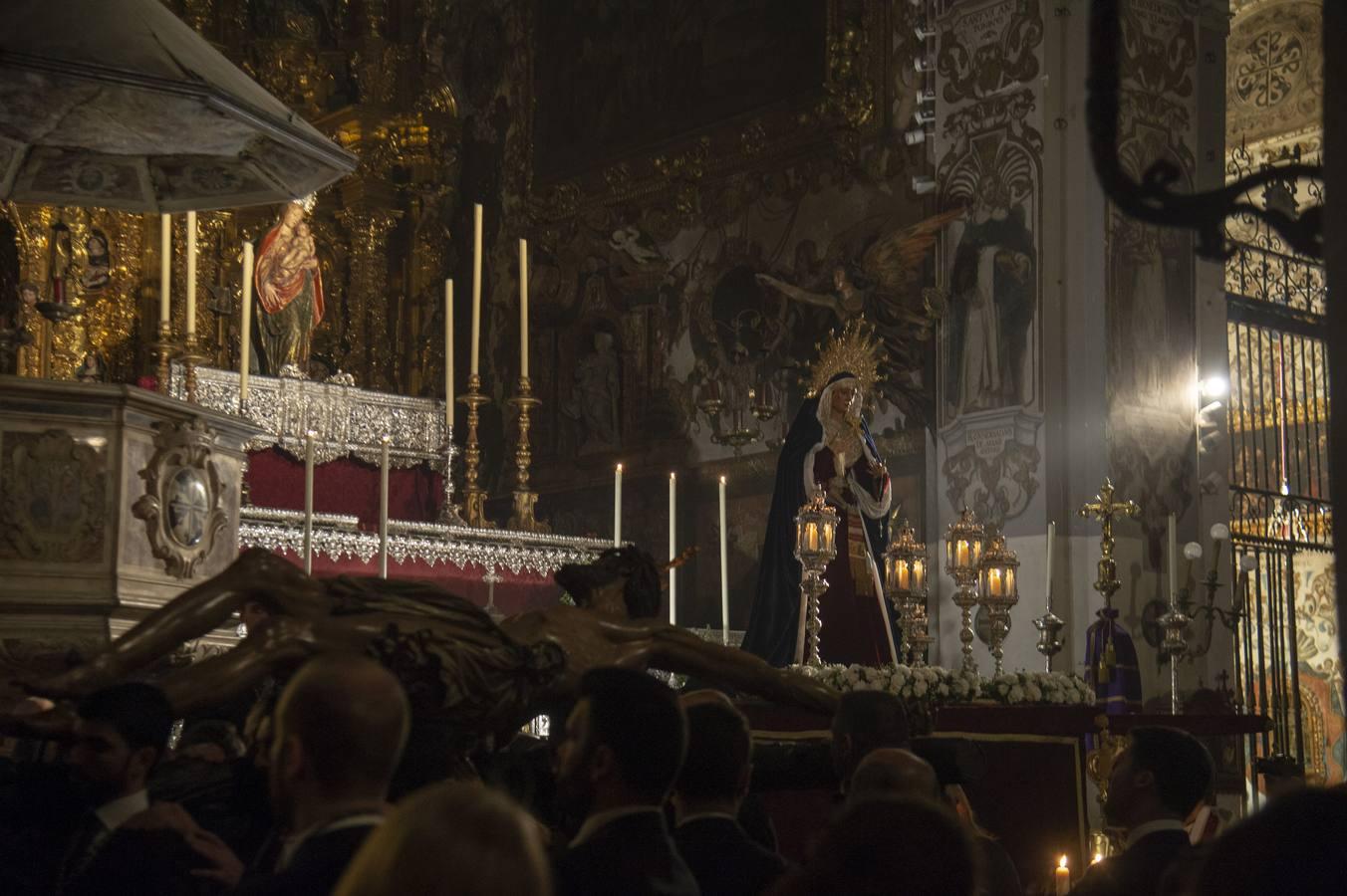 Vía crucis y traslado de Montserrat