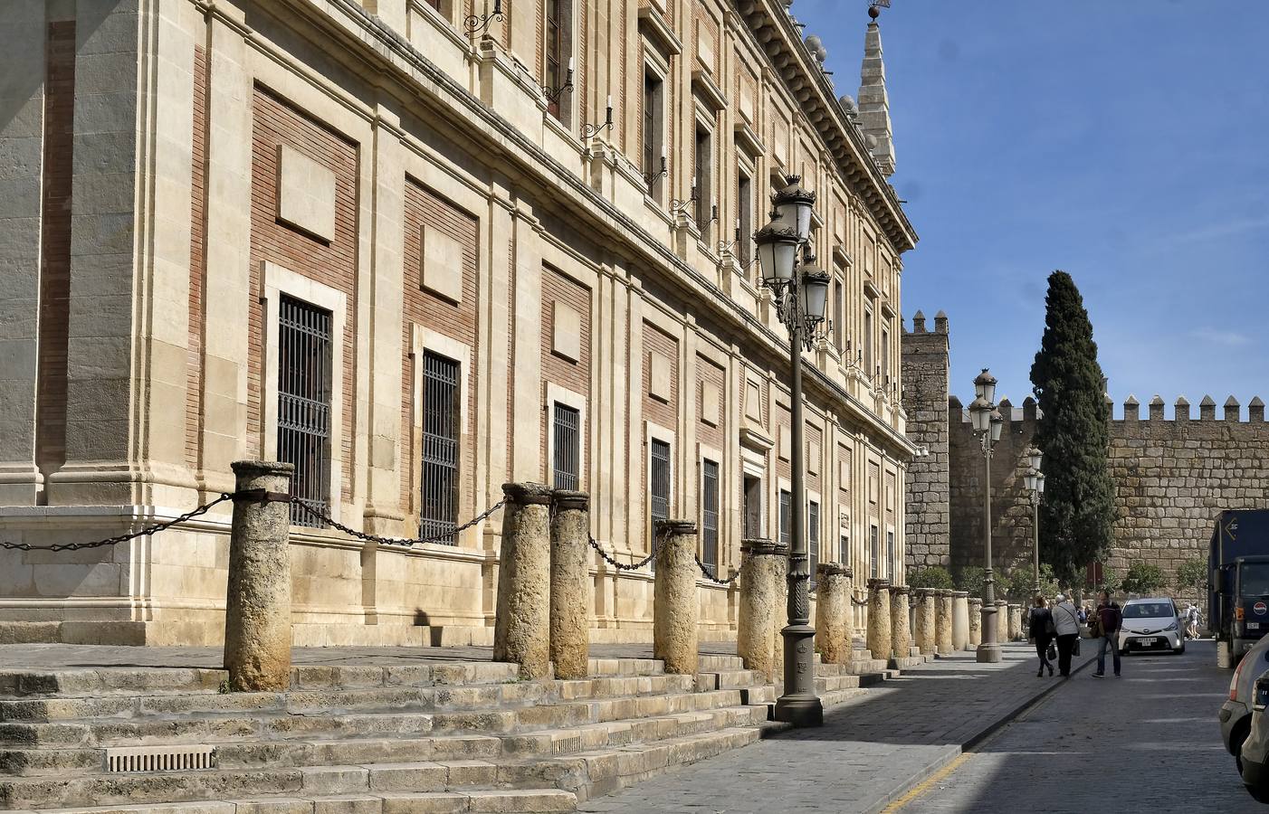 El coronavirus vacía los monumentos de Sevilla