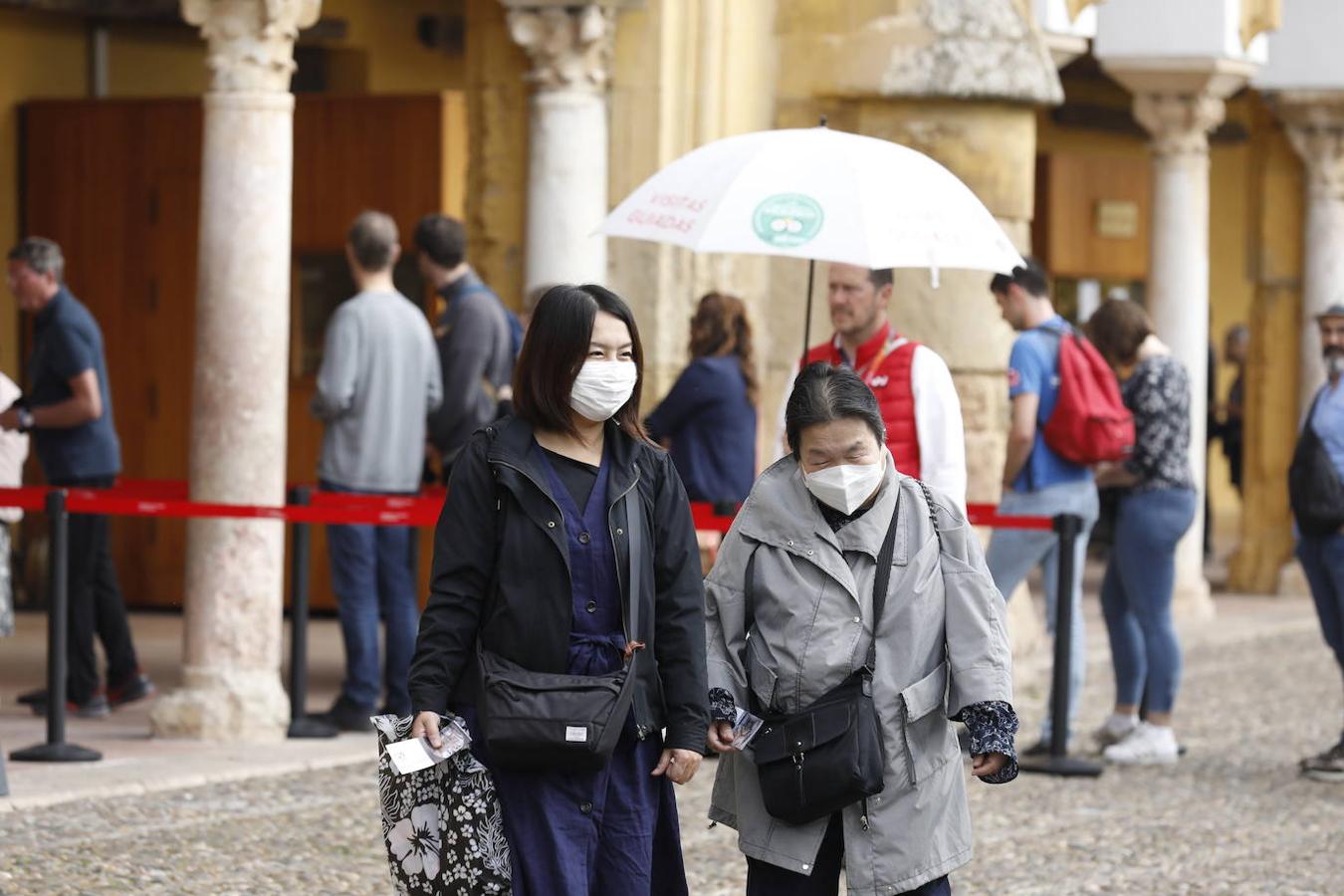 El ambiente en la Mezquita-Catedral de Córdoba hoy, en imágenes