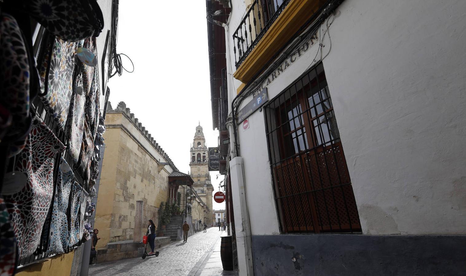 La calle Encarnación de Córdoba, en imágenes