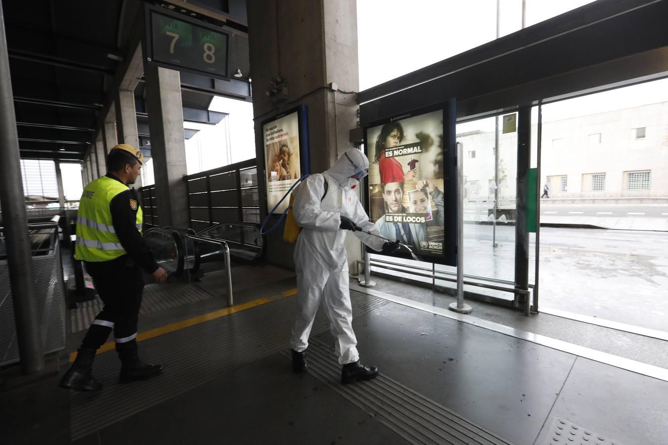 En imágenes, la UME inicia en Córdoba la desinfección contra el coronavirus