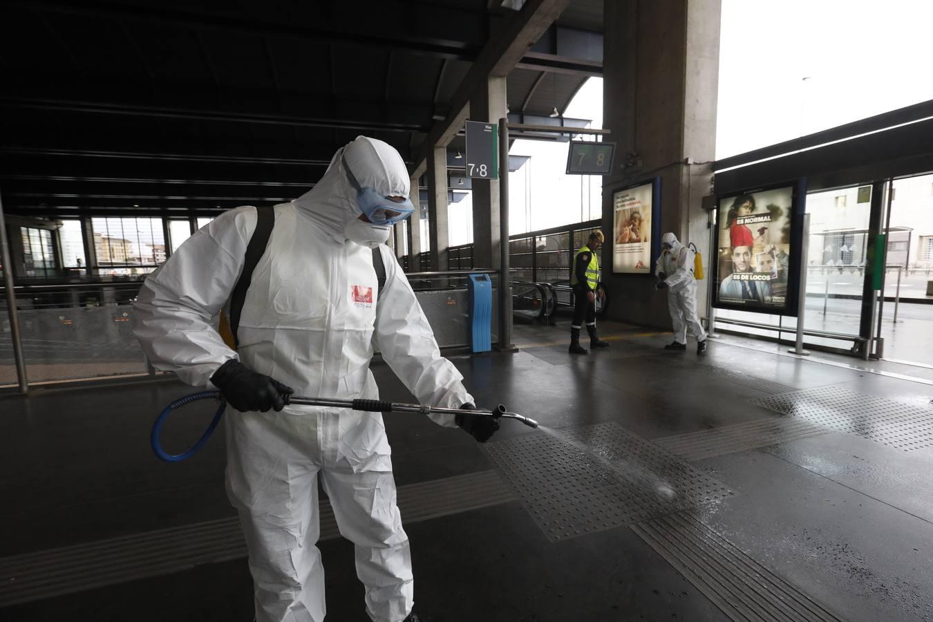 En imágenes, la UME inicia en Córdoba la desinfección contra el coronavirus