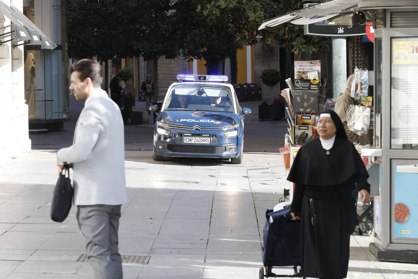 El primer día laborable en Córdoba por el estado de alarma, en imágenes