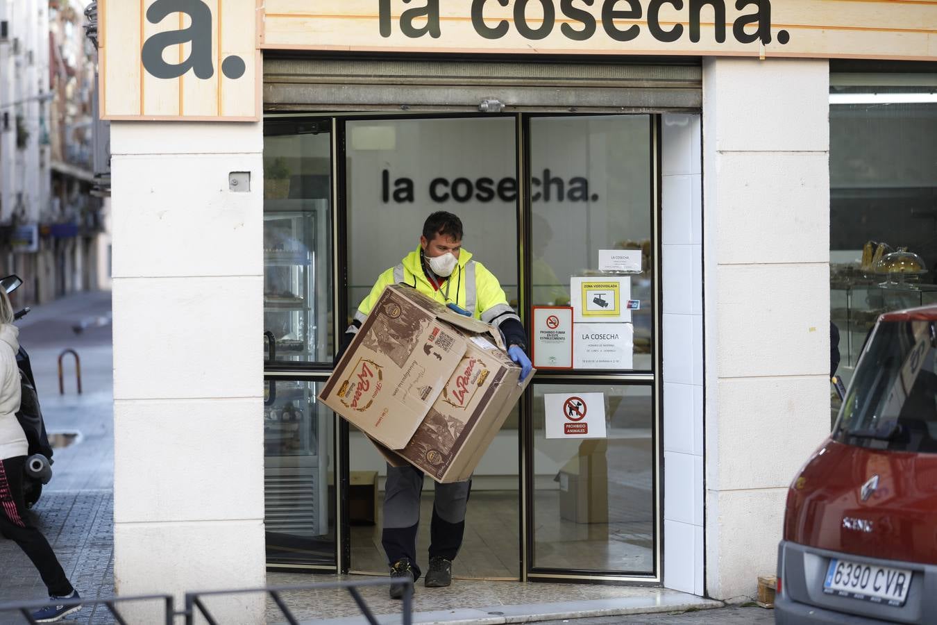 El primer día laborable en Córdoba por el estado de alarma, en imágenes