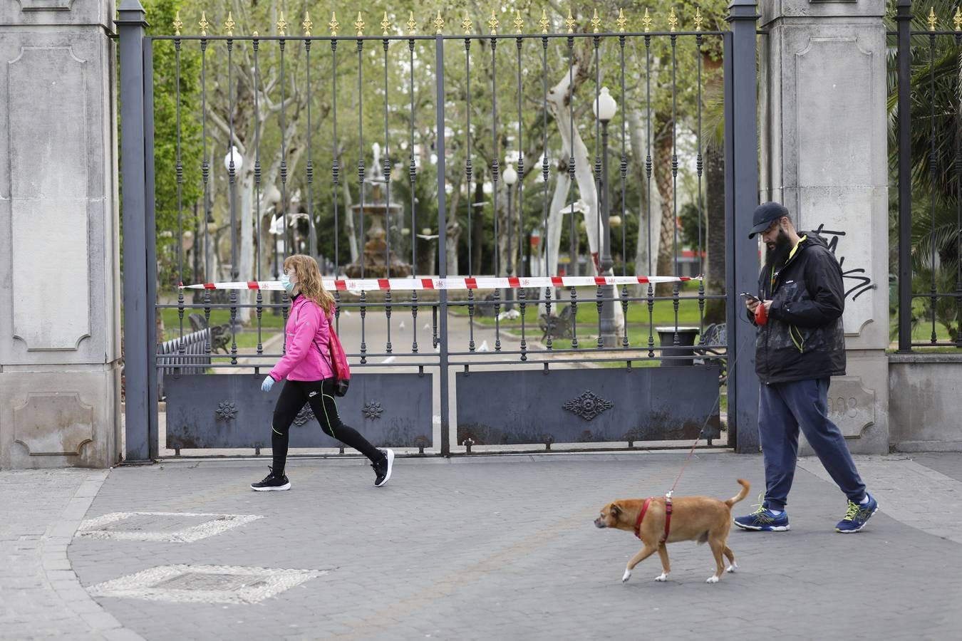 El primer día laborable en Córdoba por el estado de alarma, en imágenes