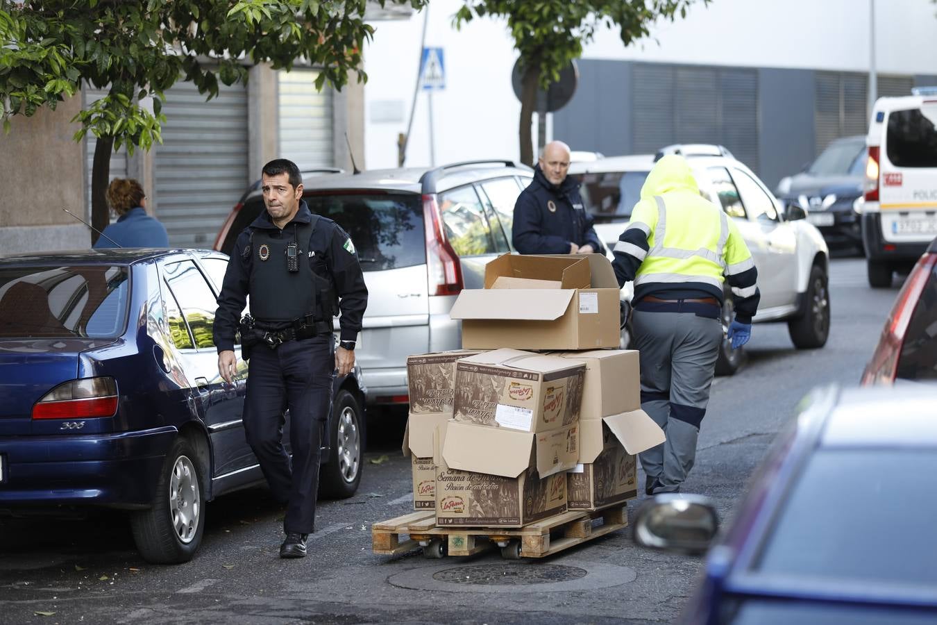 El primer día laborable en Córdoba por el estado de alarma, en imágenes