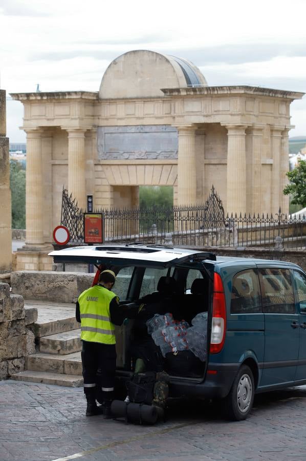 El despliegue de la UME en las arterias y monumentos de Córdoba, en imágenes