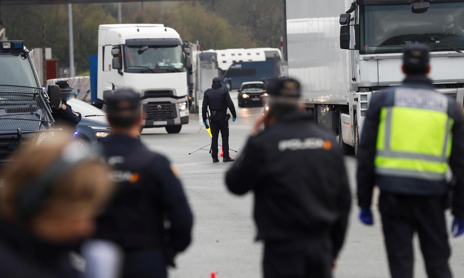 Otro aspecto del paso fronterizo hacia la localidad francesa de Hendaya