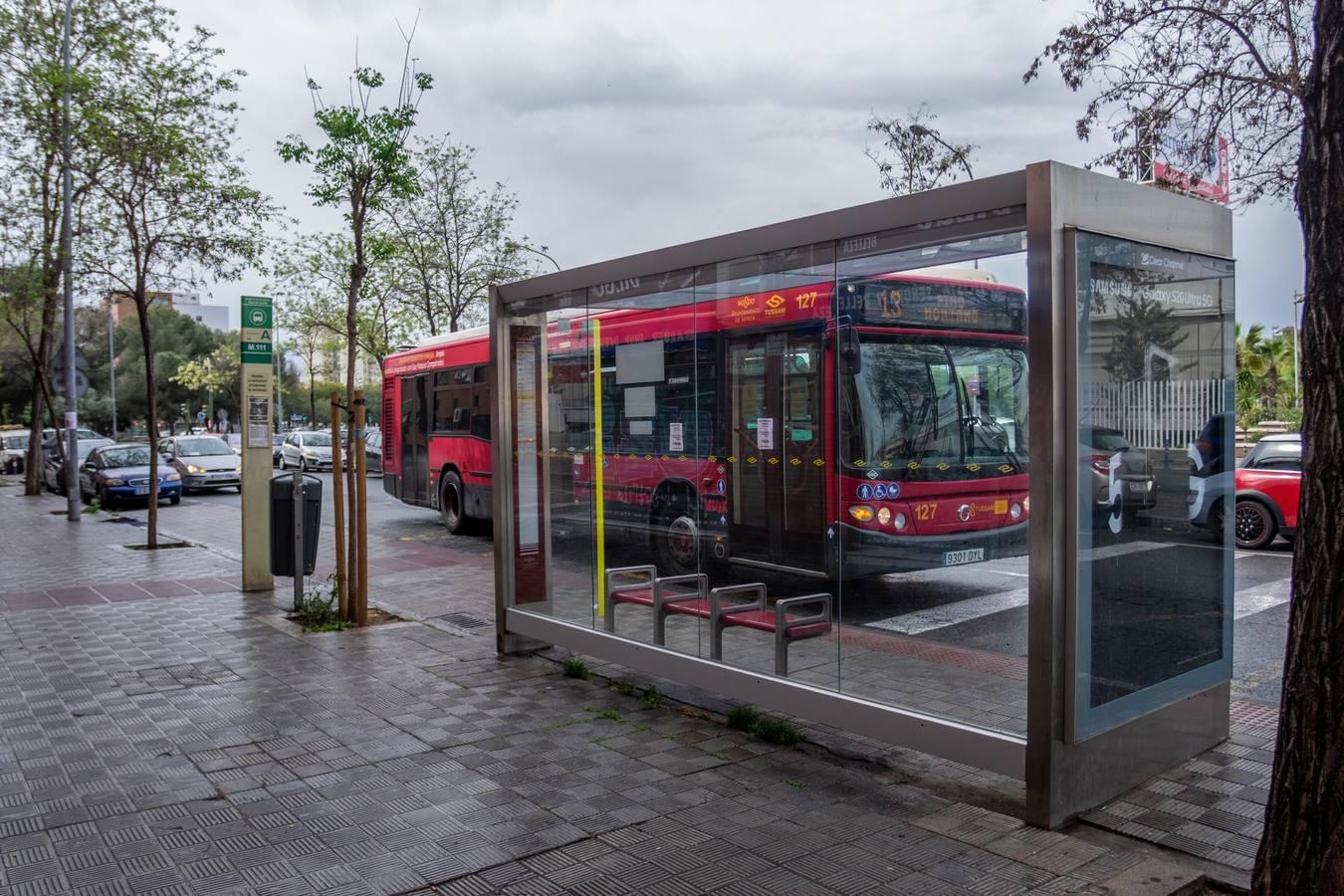 En imágenes, el coronavirus vacía los autobuses de Sevilla