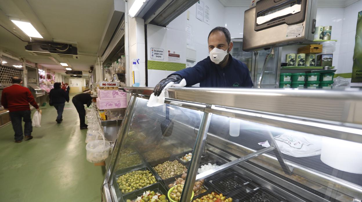 Las calles, mercados y quioscos de Córdoba con el coronavirus, en imágenes