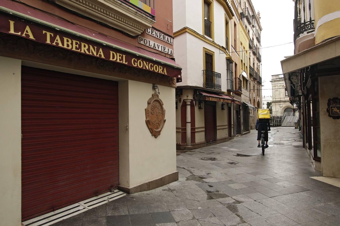 El coronavirus convierte a Sevilla en una ciudad fantasma