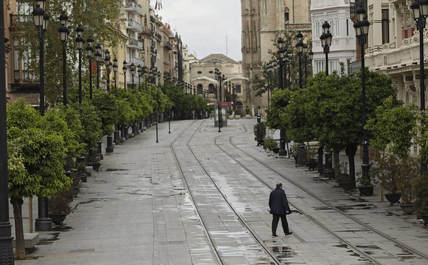 El coronavirus convierte a Sevilla en una ciudad fantasma