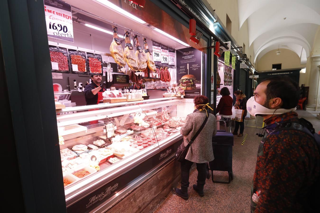 Las calles, mercados y quioscos de Córdoba con el coronavirus, en imágenes