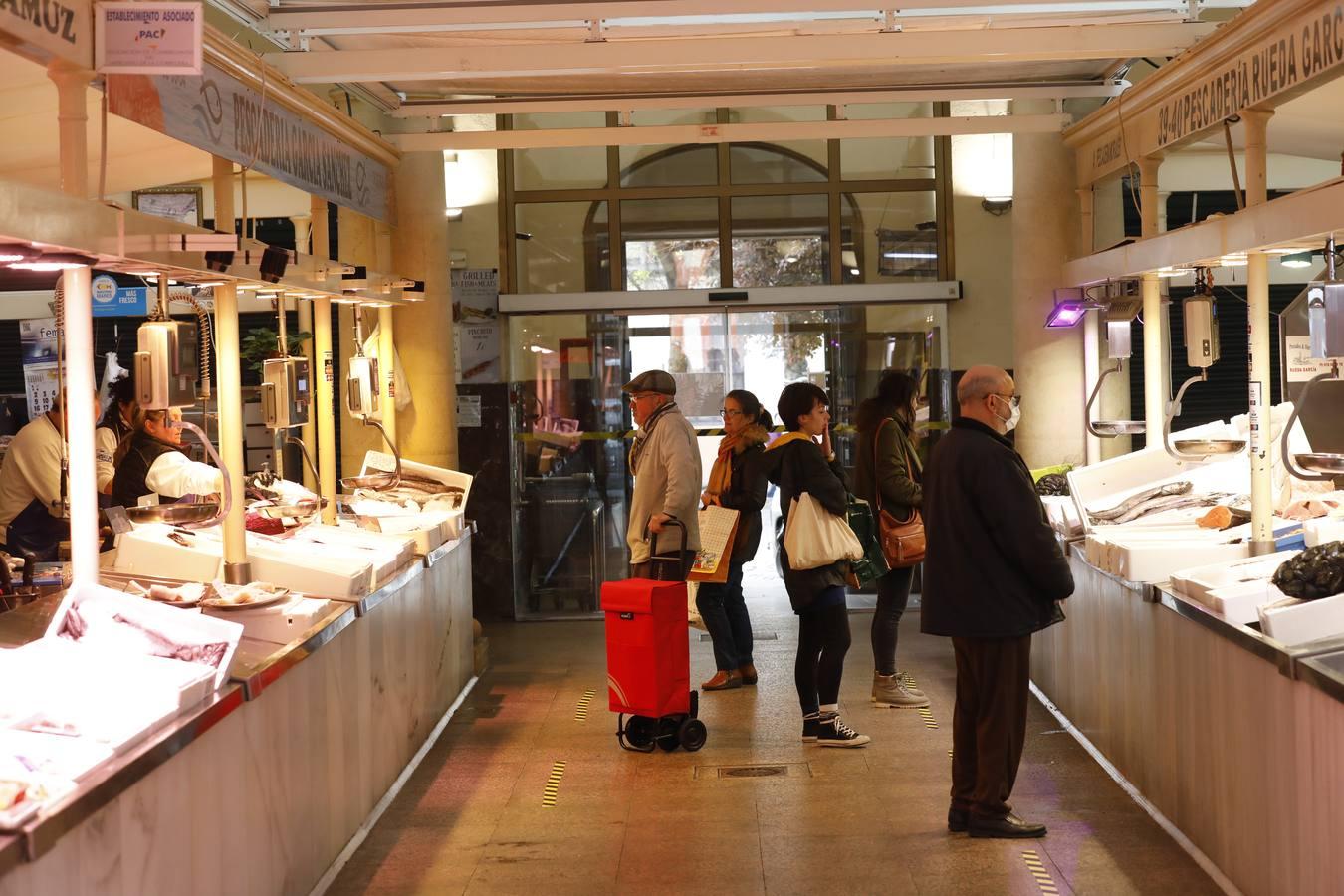 Las calles, mercados y quioscos de Córdoba con el coronavirus, en imágenes