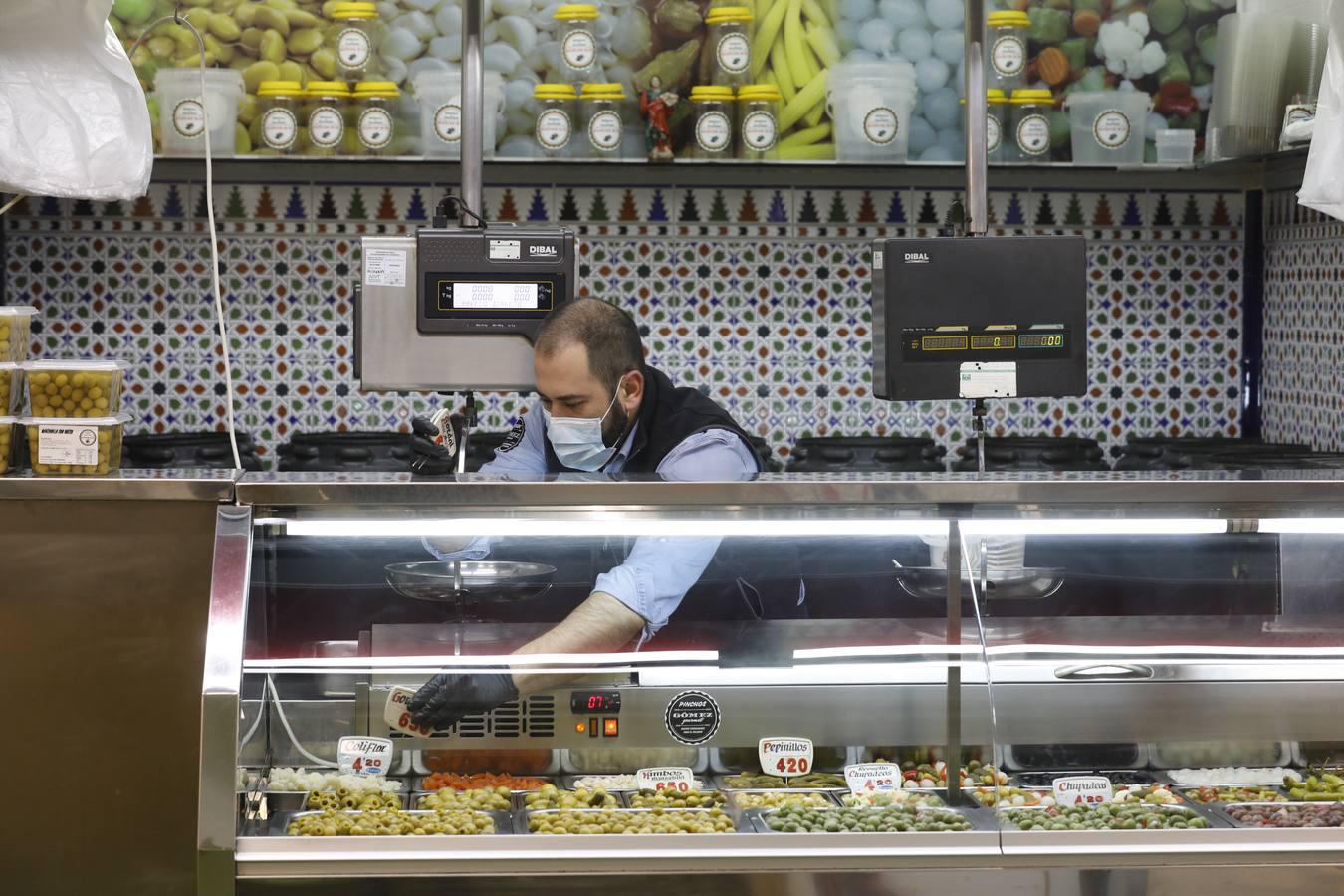 Las calles, mercados y quioscos de Córdoba con el coronavirus, en imágenes