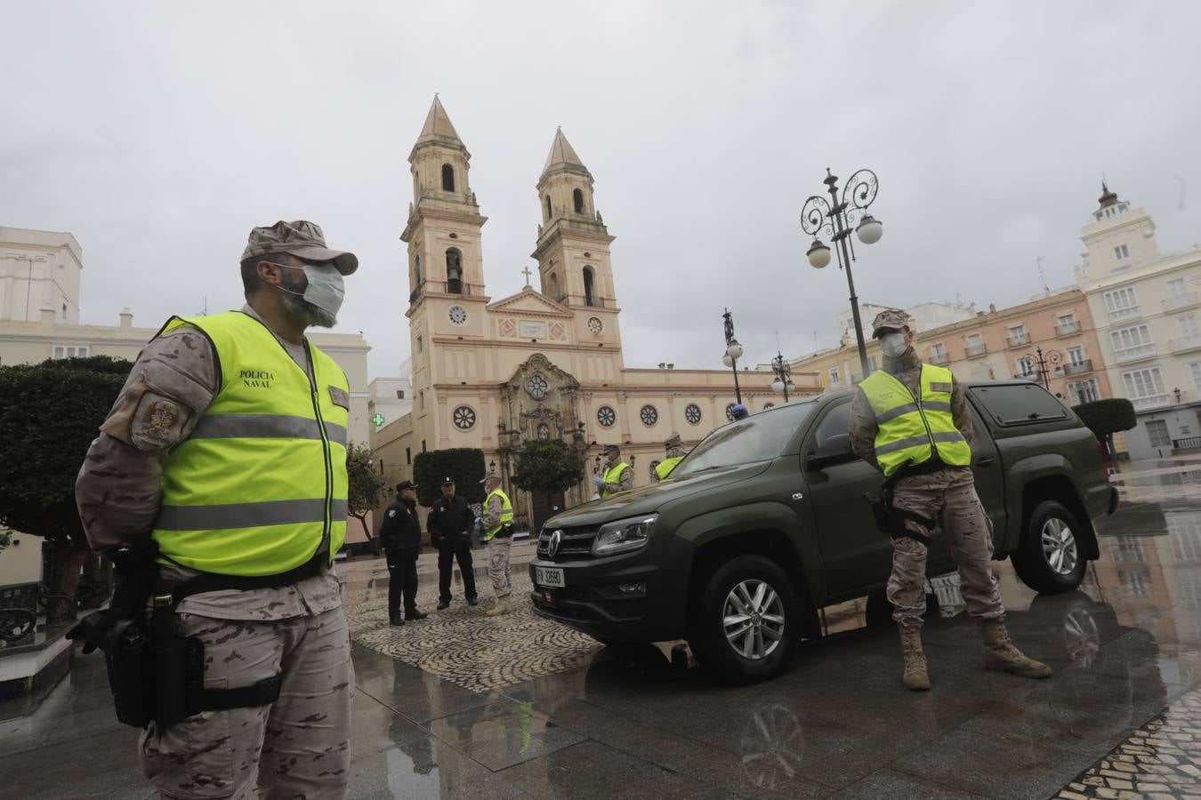 FOTOS: los militares patrullan las calles, estaciones y hospitales de la Bahía de Cádiz