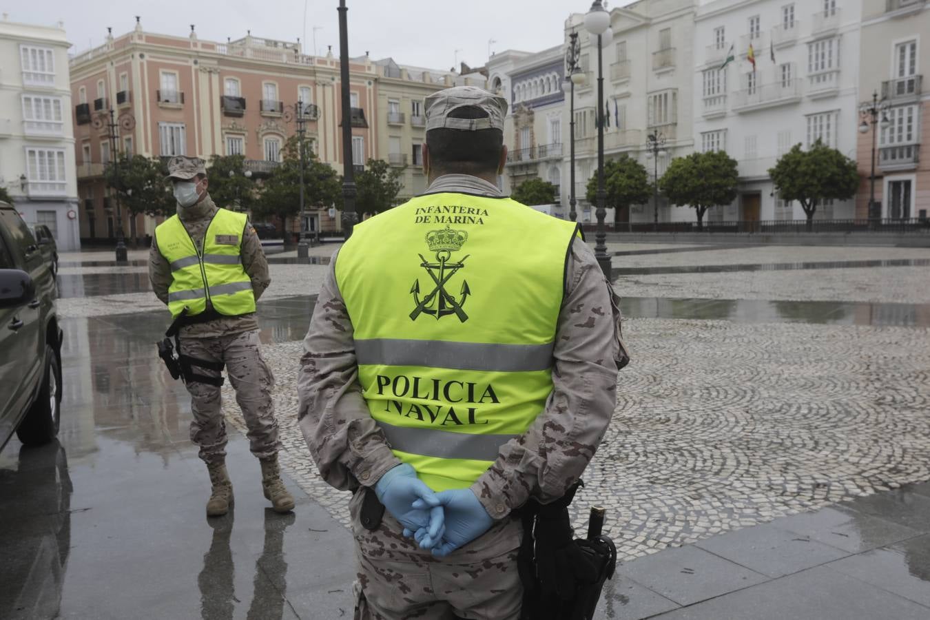 FOTOS: los militares patrullan las calles, estaciones y hospitales de la Bahía de Cádiz