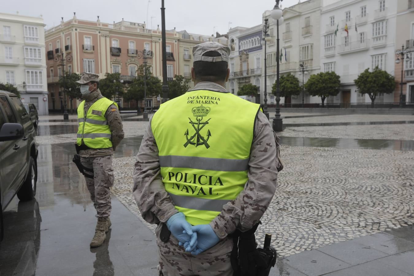 FOTOS: los militares patrullan las calles, estaciones y hospitales de la Bahía de Cádiz