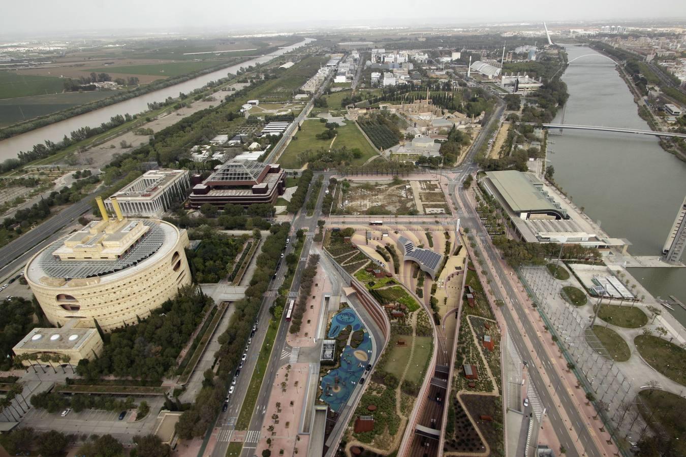 Las impresionantes vistas desde Torre Sevilla de una ciudad vacía por el coronavirus