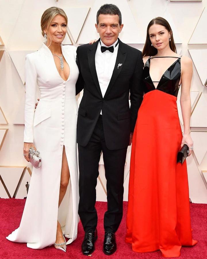 Antonio Banderas - Los padres más elegantes de Instagram. Su hija Stella del Carmen es su ojito derecho, y aunque son pocas las veces que han posado juntos en la alfombra roja, cada vez que lo hacen, triunfan. ¿El último ejemplo? La gala de los Oscar el pasado febrero, donde ambos deslumbraron vestidos de Gucci.