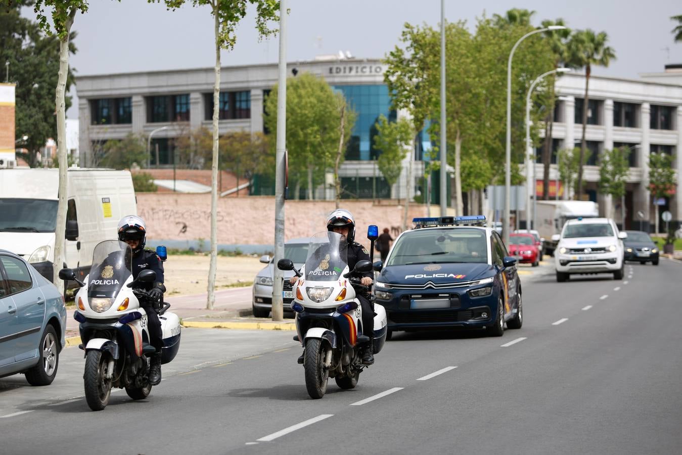 Efectivos del Ejército del Aire patrullan en Alcalá y Dos Hermanas