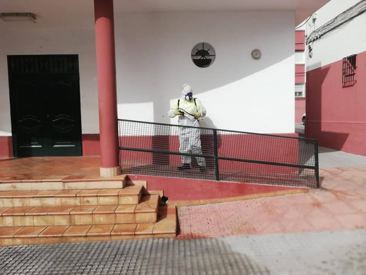 FOTOS: Los municipios de Cádiz intensifican la desinfección de sus calles por el coronavirus