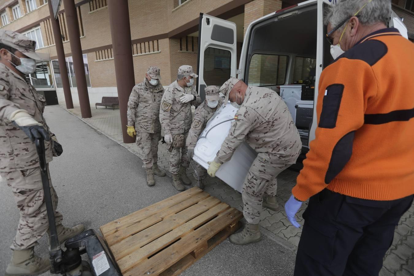 FOTOS: El Ejército monta un albergue para alojar a los &#039;sin techo&#039; de Cádiz en menos de 24 horas