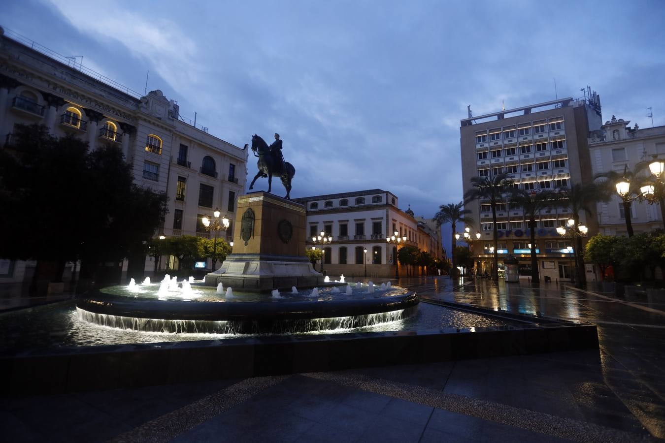 La Córdoba nocturna del coronavirus, en imágenes