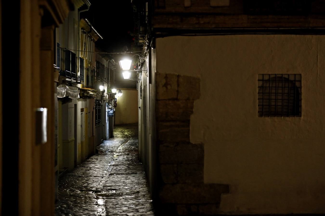 La Córdoba nocturna del coronavirus, en imágenes