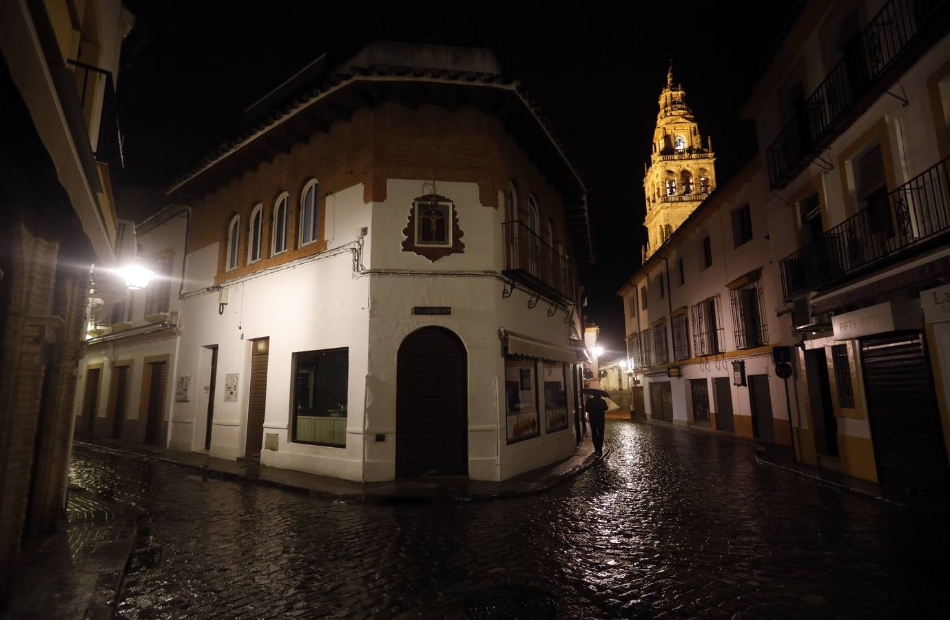 La Córdoba nocturna del coronavirus, en imágenes