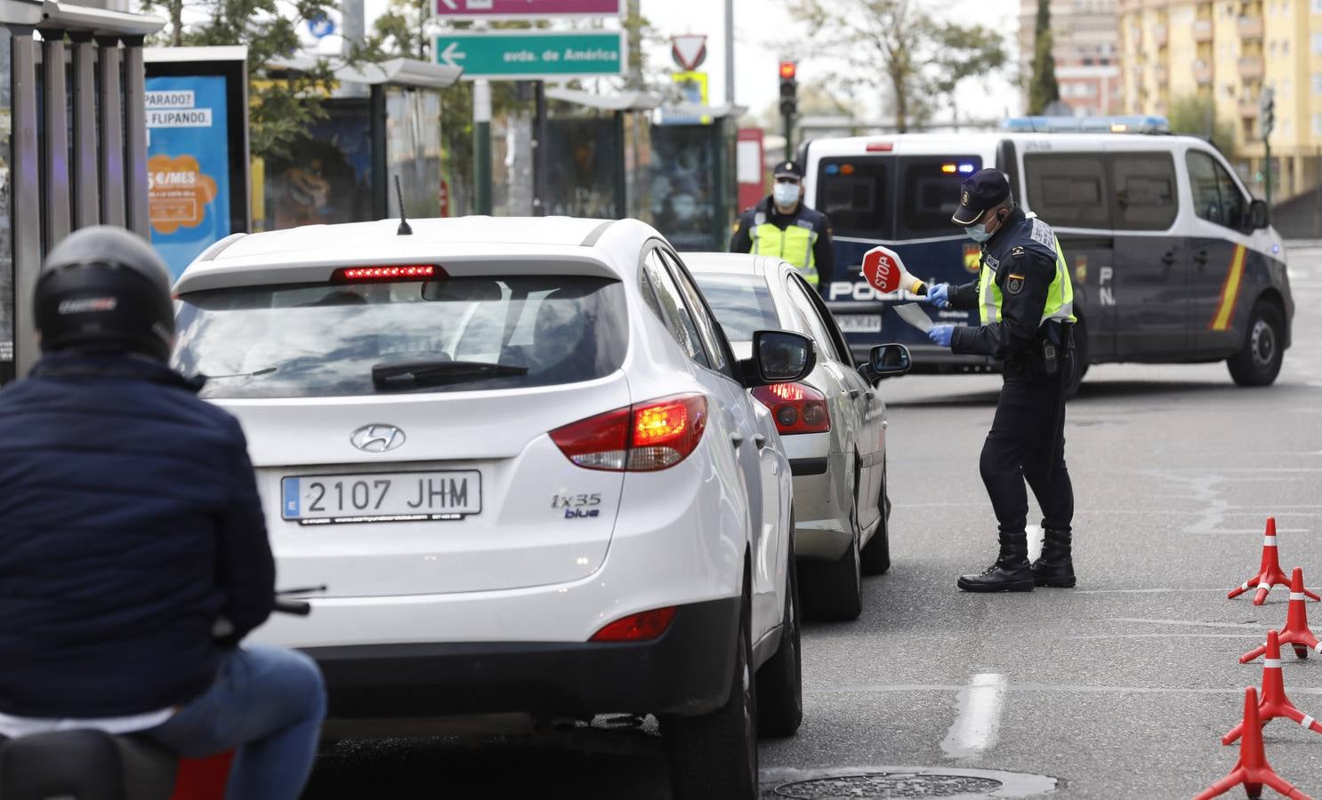 La Policía vigila que se cumpla el estado de alarma en Córdoba, en imágenes