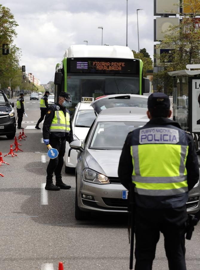 La Policía vigila que se cumpla el estado de alarma en Córdoba, en imágenes