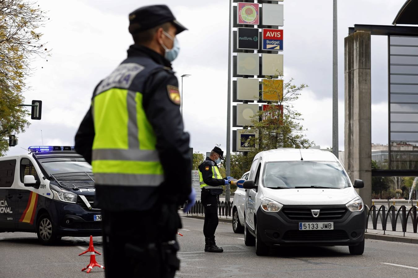 La Policía vigila que se cumpla el estado de alarma en Córdoba, en imágenes