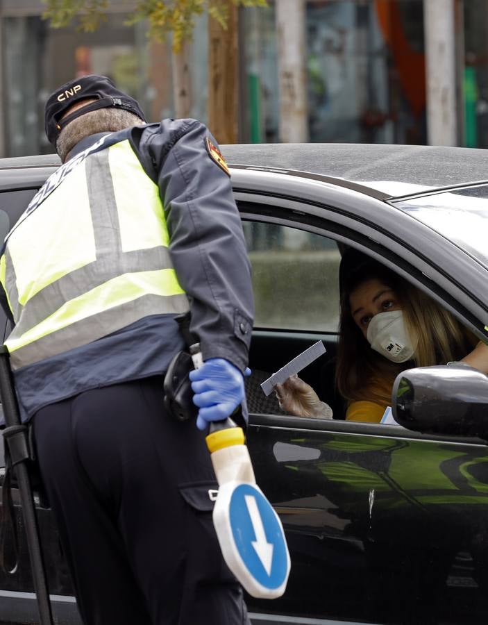 La Policía vigila que se cumpla el estado de alarma en Córdoba, en imágenes